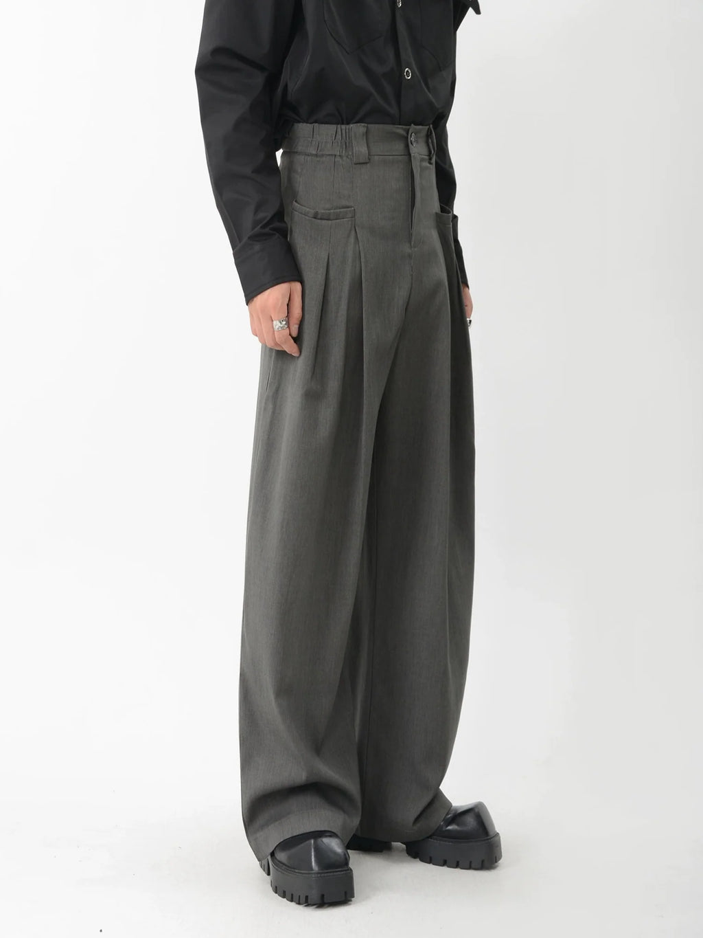 Wide-Leg Pleated Trousers with Fine Line Pocket Detail