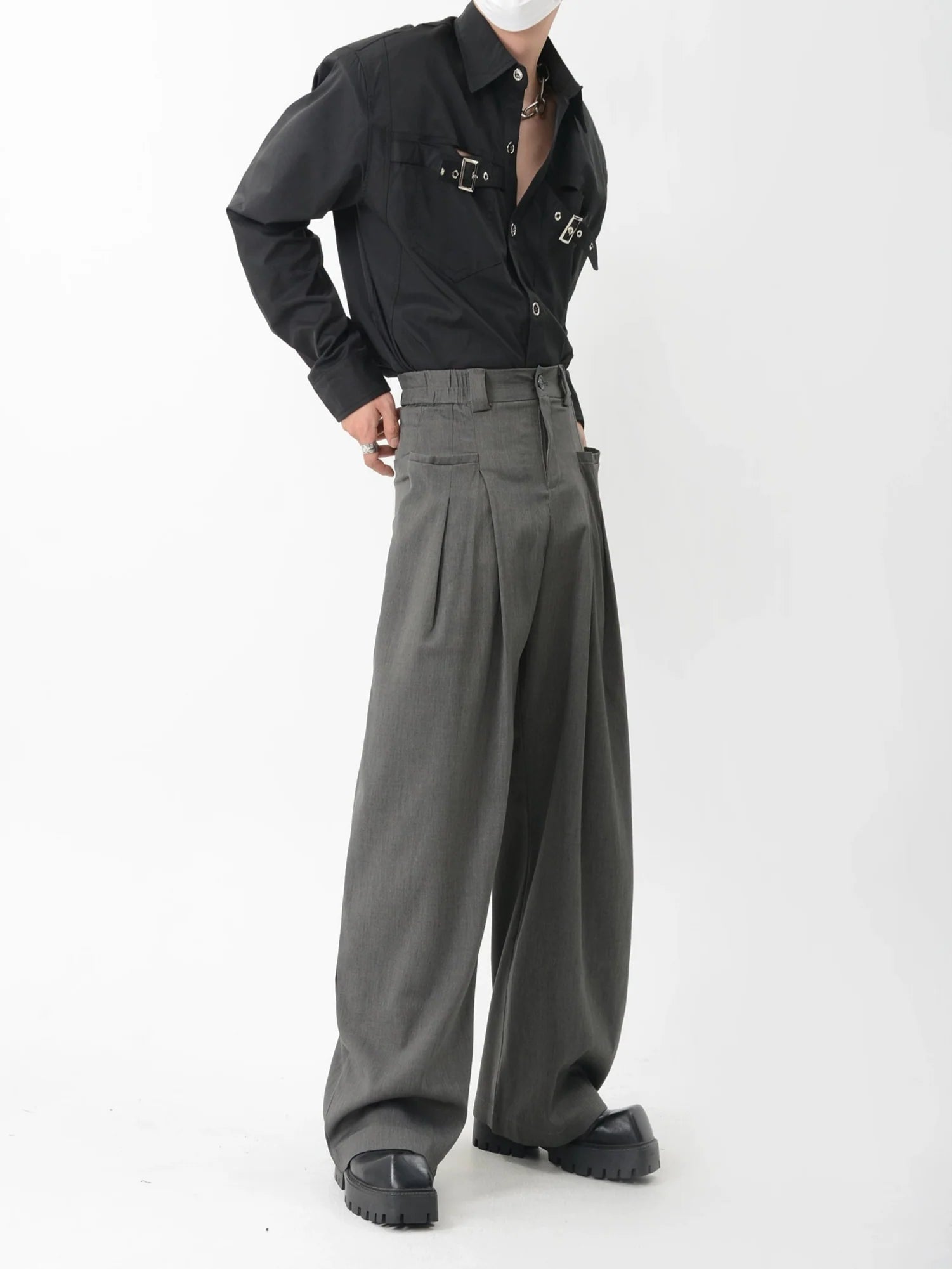 Wide-Leg Pleated Trousers with Fine Line Pocket Detail