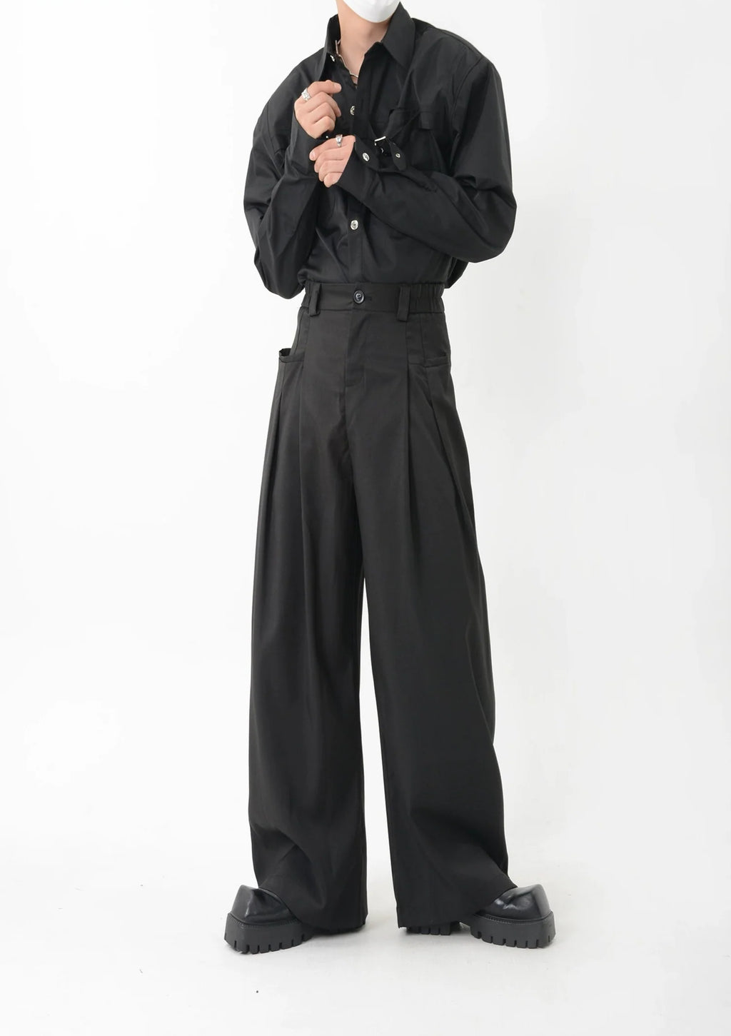 Wide-Leg Pleated Trousers with Fine Line Pocket Detail