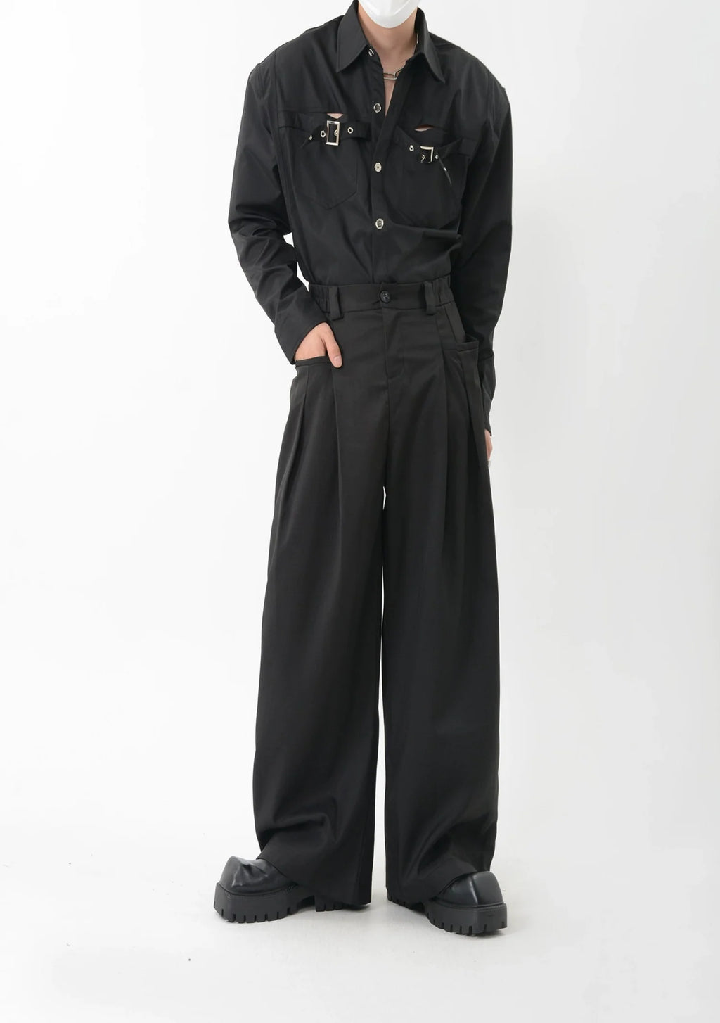Wide-Leg Pleated Trousers with Fine Line Pocket Detail