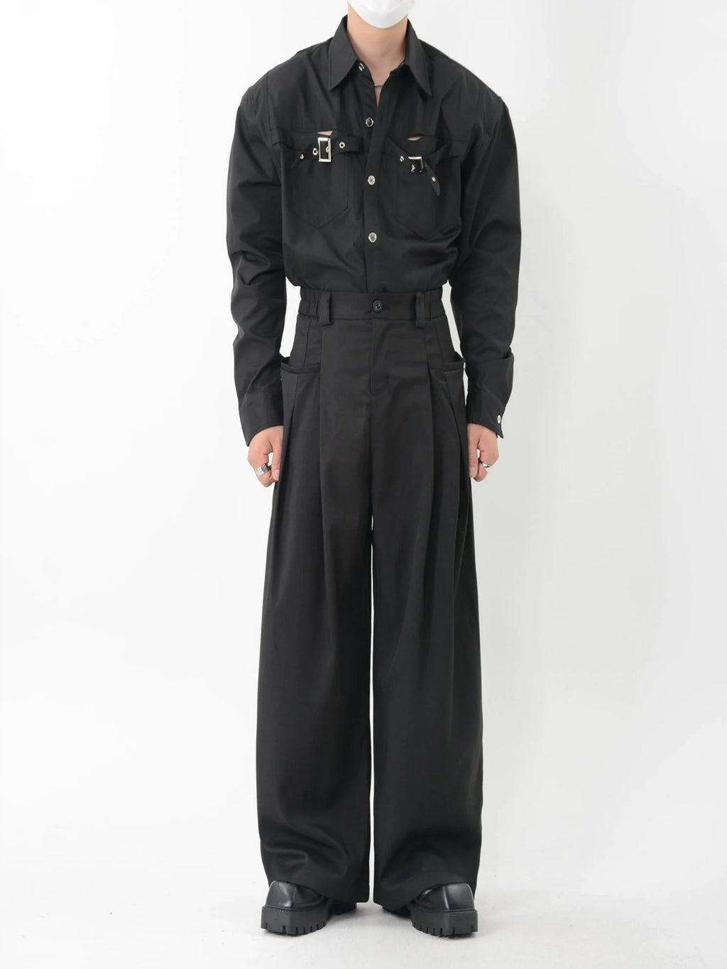 Wide-Leg Pleated Trousers with Fine Line Pocket Detail